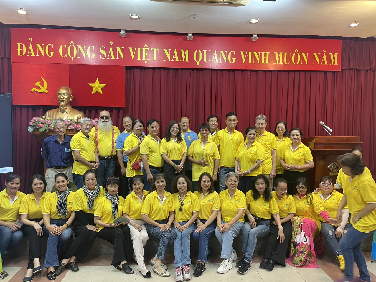 MGM đưa đón Đoàn đại biểu người Việt Nam ở nước ngoài trồng cây nhân ngày sinh của Bác Hồ